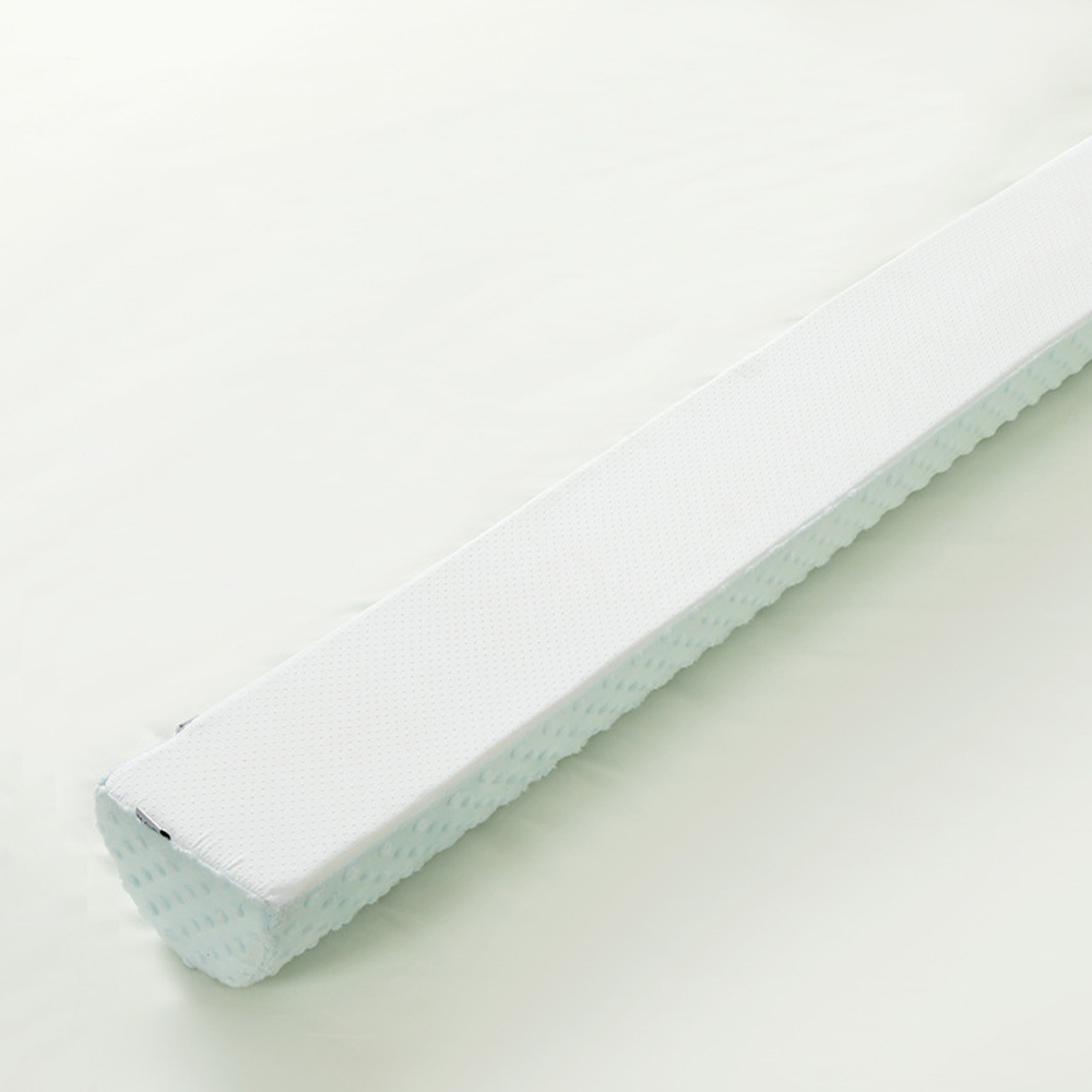 Semi-circular children's bed railing strip